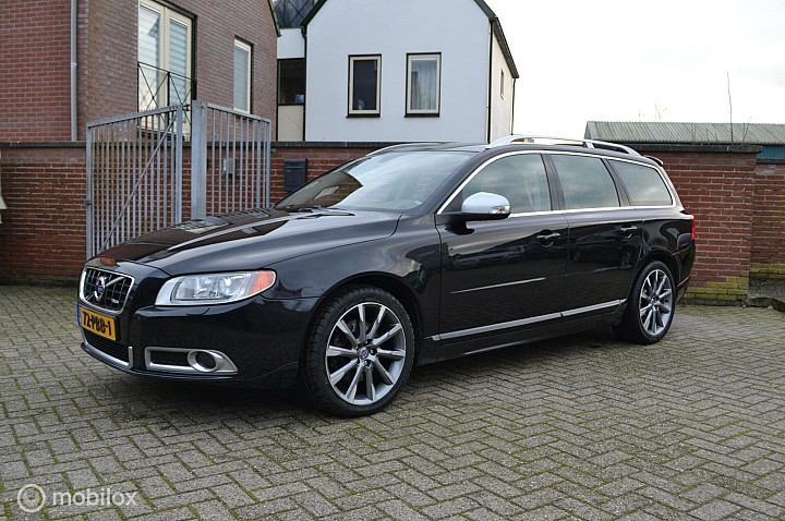 Volvo V70 2.0T R-Design | Xenon | Trekhaak | Leer | Navi | PDC |Bluetooth