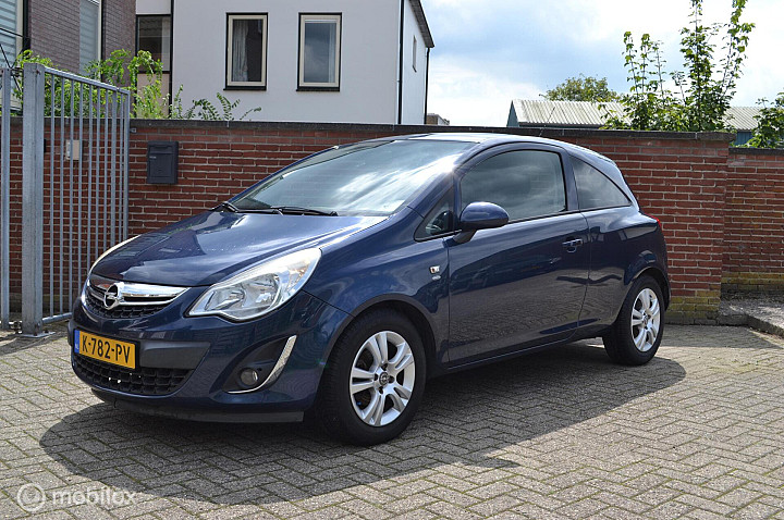 Opel Corsa 1.4-16V Cosmo Automaat | Airco | Parkeersensoren
