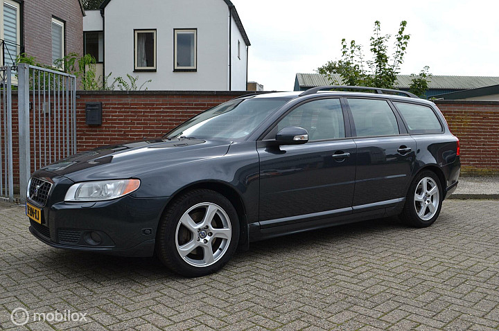 Volvo V70 2.5FT Momentum | Trekhaak | Xenon | Nivomat| Youngtimer