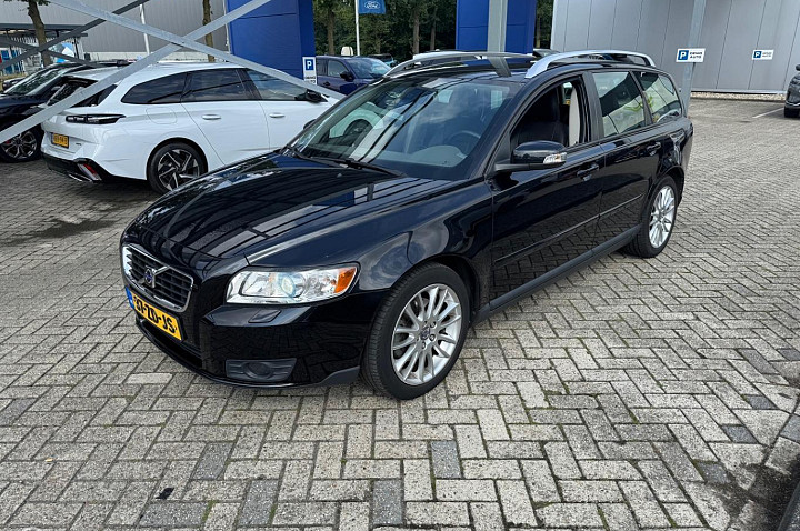 Volvo V50 2.4 Edition II | Xenon | Parkeersensoren | Leer | Trekhaak | Youngtimer