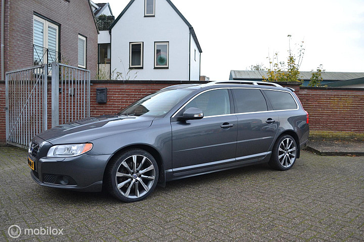 Volvo V70 3.0 T6 AWD Summum |Navi | Xenon | Leer | PDC | Youngtimer | 18”